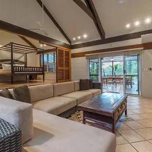  Holiday home 10 Wharf Street - A Tropical Family